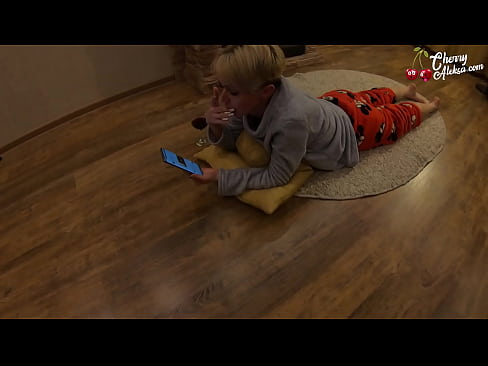 ❤️ Šialená blondínka fajčí obrovský penis a skáče na ňom - análny sex ☑ Anal video na sk.dienlanhbk.top